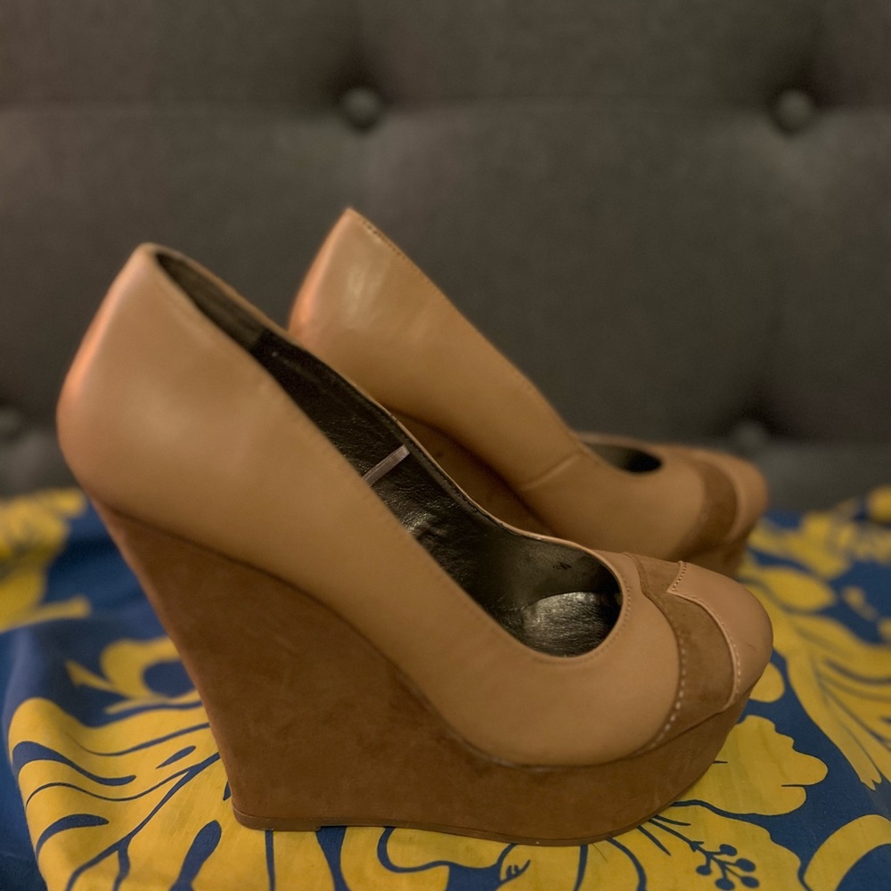 PINK & PEPPER Faux Leather Wedge-Heeled Tan Women's Shoes Size 6